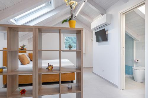 a room with a bunk bed and a toilet at Villa Zagara in Amalfi