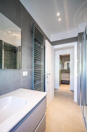 a bathroom with a sink and a walk in closet at A&G Blue flat in Cavallino-Treporti