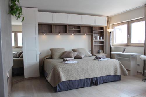 Ένα ή περισσότερα κρεβάτια σε δωμάτιο στο Panoramic Luxury Little Penthouse