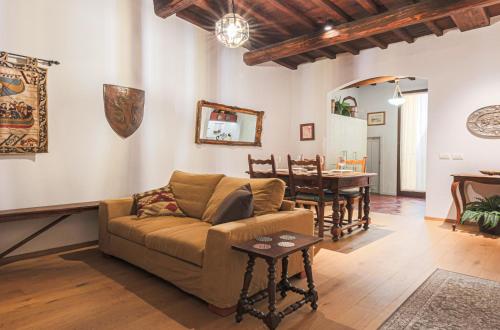 Bright & Cozy Designer Apartment in San Niccolò