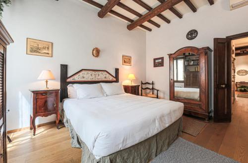 Bright & Cozy Designer Apartment in San Niccolò