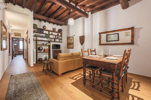 Bright & Cozy Designer Apartment in San Niccolò