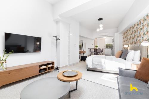 Eclectic Basement Studio with Ceiling Window near Acropolis!