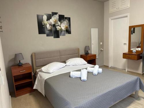 a bedroom with a bed with two night stands and a mirror at Angeligue Studio with Balcony in Ipsos