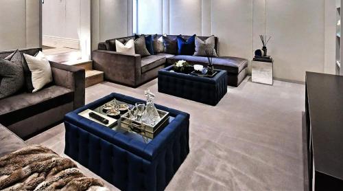 a living room with couches and a blue table at Kos blue & green in Kos