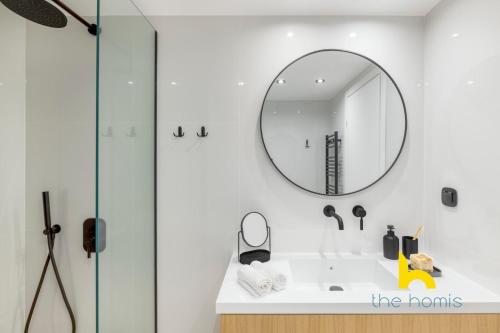 Spacious 2-BDR APT, Fast WIFI & Near Metro!