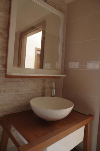 a bathroom with a bowl sink and a mirror at Studio Perla in Martin