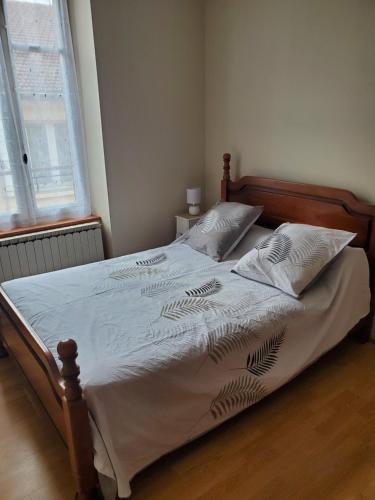 เตียงในห้องที่ La Découverte