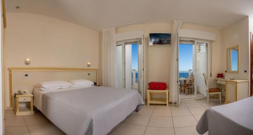 Säng eller sängar i ett rum på Hotel Zeus