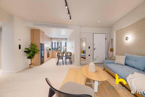 Elegant 2-BDR APT Near Metro & Private Patio