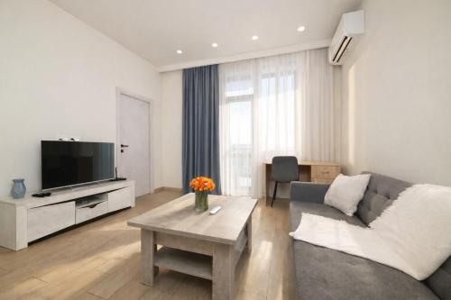 Modern 1BR I 2 Balconies I 5 min Vernissage I SmartTV