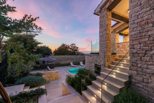 Villa Racozzi - Sea View, Heated Pool near Poreč