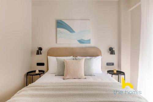 Modern Stay in Charming Petralona W Balcony!