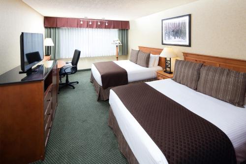 TV a/nebo společenská místnost v ubytování Red Lion Hotel Kalispell