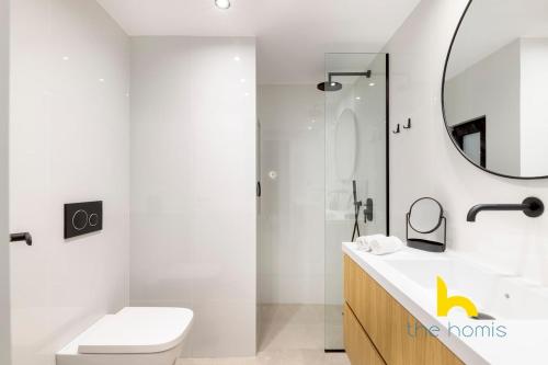 Stylish 2-BDR APT W Private Patio Near Metro