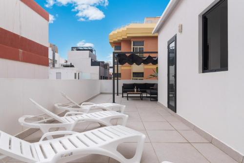 Bright Apt for 4 Las Canteras - Shared Terrace