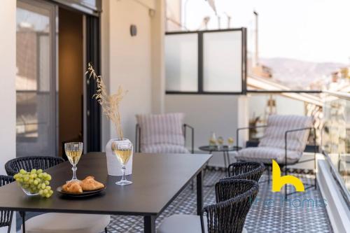 Luxury Retreat 2BDR W Dining Patio, Fast Wifi
