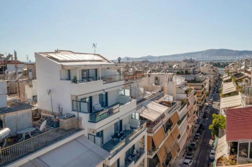 Luxury Retreat 2BDR W Dining Patio, Fast Wifi