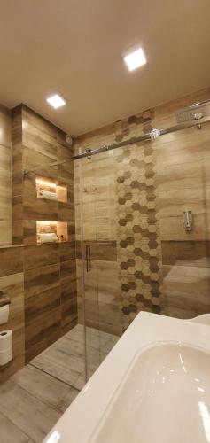 a bathroom with a tub and a glass shower at PIANISSIMO in Krakow