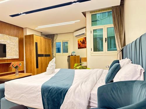 a hotel room with a bed and two chairs at New City Plaza in Cairo