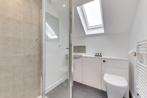 a bathroom with a shower and a toilet and a sink at 2 Bed in Great Waldingfield oc-ac3 in Waldingfield