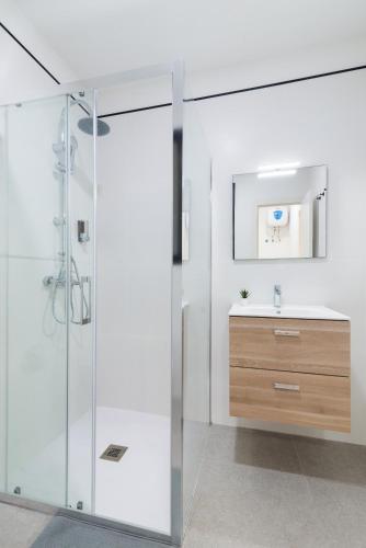 Calm & Modern Apt for 4 Las Canteras