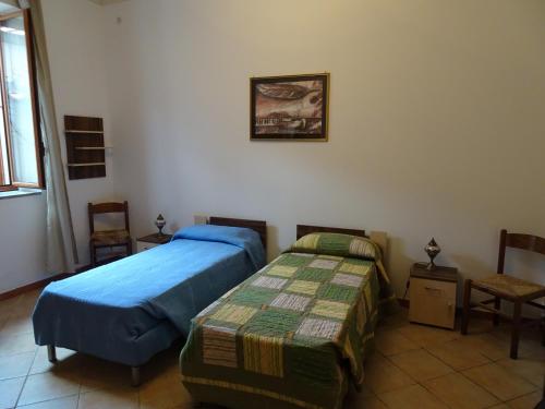En eller flere senge i et værelse på La Dimora di Dioniso
