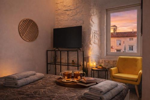 a bedroom with a table with two mugs of beer at Little Urban Home in Trieste