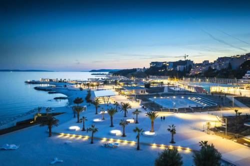 2BR Apartment with Sea View, Terrace&Free Parking near Beach