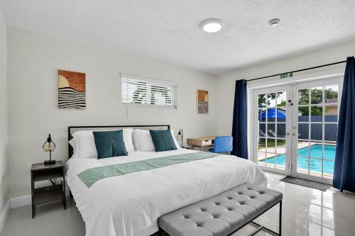a bedroom with a large bed and a sliding glass door at Hollywood Villa Luxury & Private Pool in Hollywood