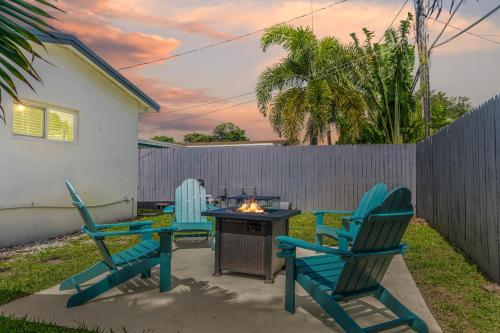 a patio with two chairs and a table with a fire pit at Hollywood Villa Luxury & Private Pool in Hollywood