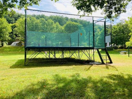 a basketball hoop in a grassy field at ZEcamping 3 étoiles pet friendly en bord de rivière avec une plage de sable in Jumilhac-le-Grand
