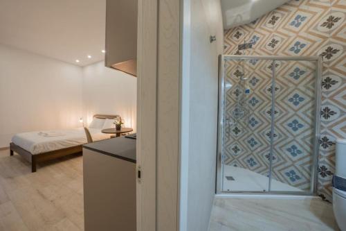 a room with a bed and a glass door leading to a bedroom at Urban Vibe 1 in Kirkop