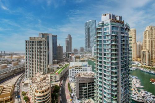 2BR Retreat in the Heart of Dubai Marina by EE Holiday Homes