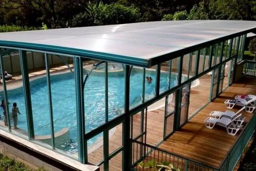 an overhead view of a deck with a swimming pool at Chalet 4 étoiles - Piscine - ef0c00 in Monceaux-sur-Dordogne