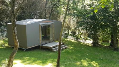 a small tent in the middle of a forest at ZEcamping 3 chiens acceptés hammam piscine chauffée in Louvie-Juzon