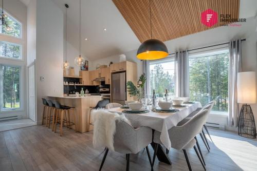 a kitchen and dining room with a table and chairs at La Casa Bella - Luxury, Comfort, Pool & private SPA in Valcartier Station