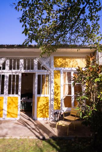 Maison d'invité au coeur d'un jardin