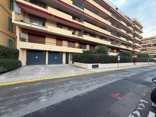Agréable 3P à Menton avec terrasse et garage - FR-1-196-389