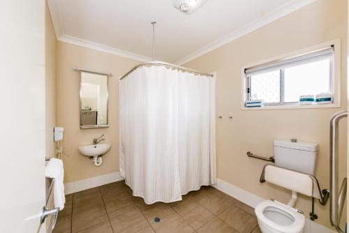 a bathroom with a toilet and a sink at Athena Studio Units in Roma