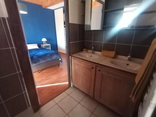 a bathroom with a bed and a tub and a sink at Domaine des cigales, chambre d'hôtes in Saint-Martin-dʼAoût