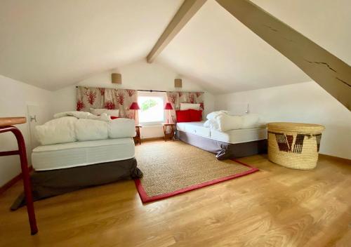 a attic room with two beds and a window at G-63 - Appartement de standing en plein coeur d'Hossegor in Soorts-Hossegor