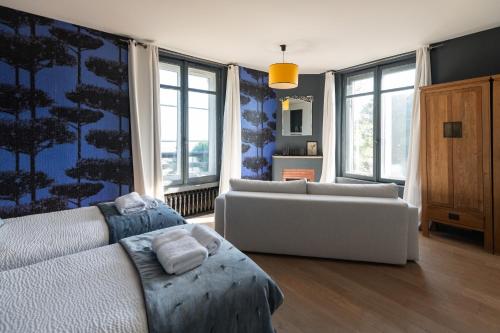 a living room with a bed and a couch at Maison Valmer - L'armateur, élégant penthouse classé 4 étoiles in Le Havre