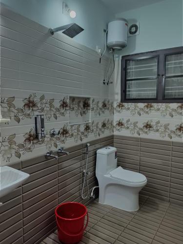 a bathroom with a toilet and a sink at Dwaraka Serviced Villa - Near Sree Padmanabha Swamy Temple, Trivandrum -AC Rooms & Parking in Trivandrum