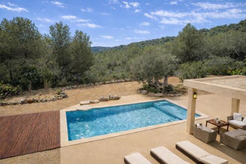 Stylish 4BR Ibiza Villa with Private Pool - Walk to UNVRS and Amnesia