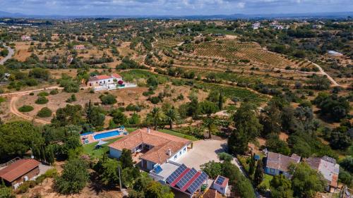 an aerial view of a estate with a pool and a vineyard at Quinta dos Capinhas in Porches