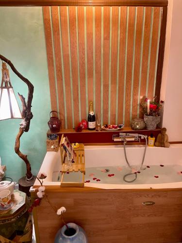 Midorigami Jacuzzi suite Spanish Steps apt photo 14