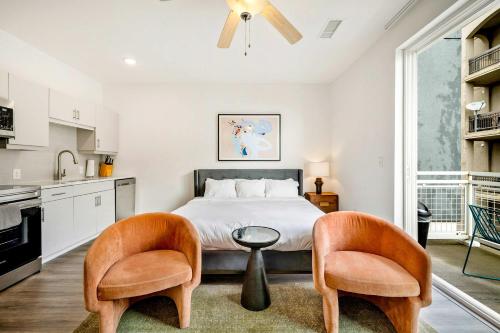a bedroom with a bed and two chairs at King Studio Getaway! Prime Location, Balcony, Gym - S2 in Atlanta