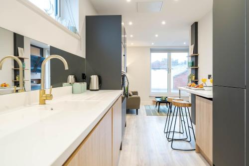 Foto Modern Leeds City Centre Apartments Near Station 3
