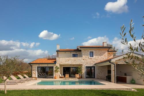 Escapist Villa